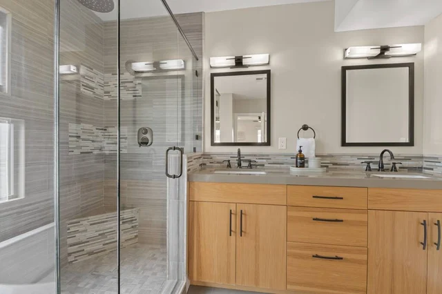 1328 Thomas Ave V2 #42