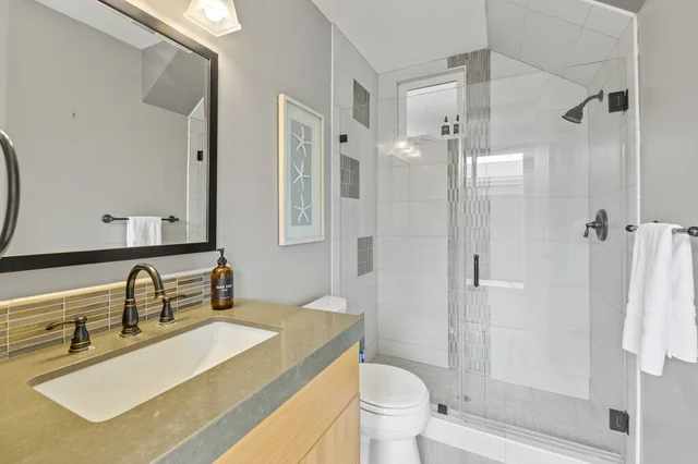 1328 Thomas Ave V2 #35