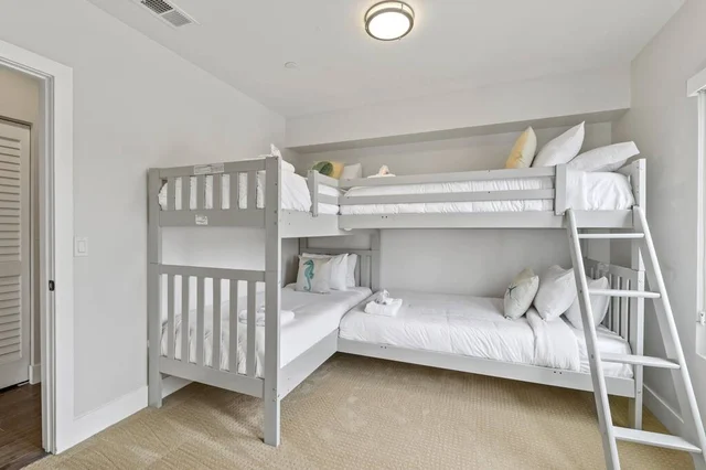 1328 Thomas Ave V2 #33