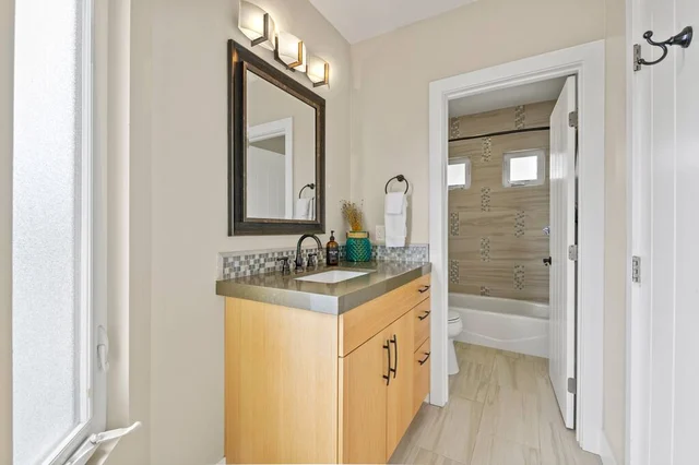 1328 Thomas Ave V2 #48