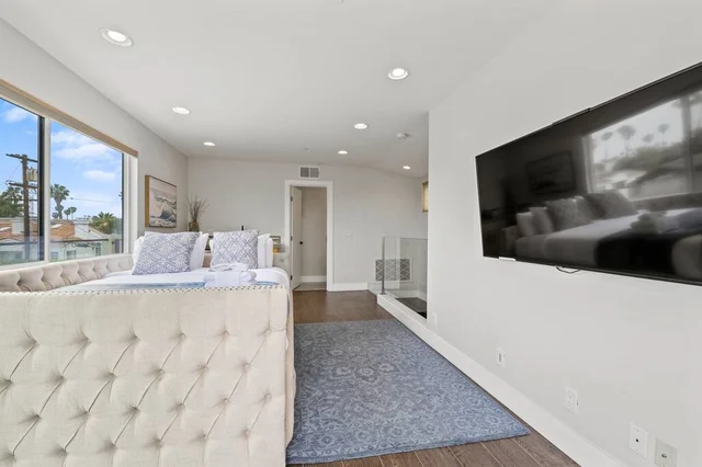 1328 Thomas Ave V2 #53