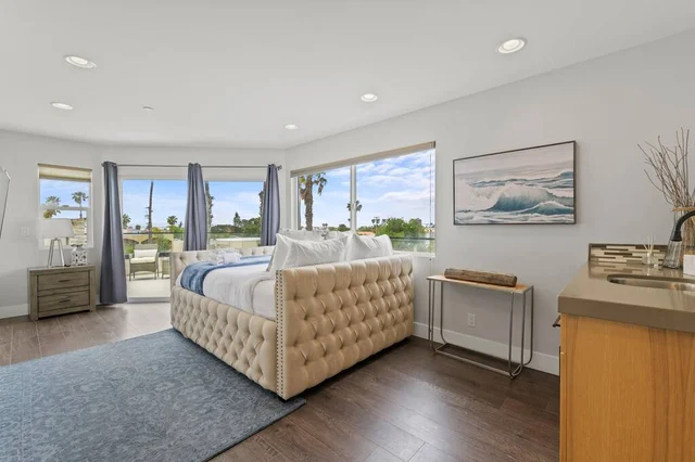 1328 Thomas Ave V2 #54