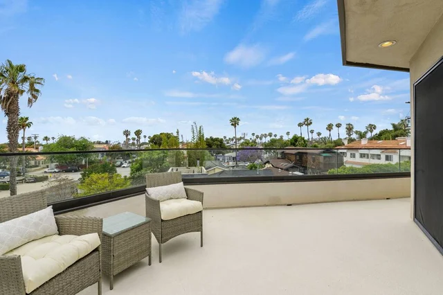 1328 Thomas Ave V2 #24