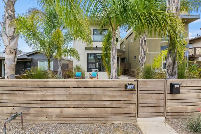 1328 Thomas Ave V2 #28