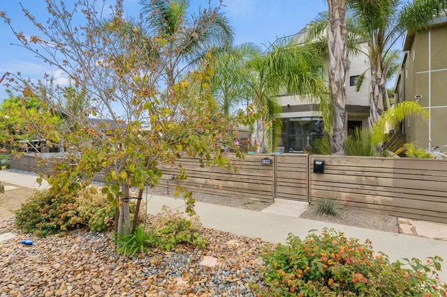 1328 Thomas Ave V2 #43