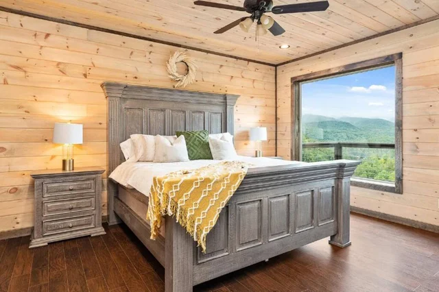 Wander Gatlinburg Creek #208