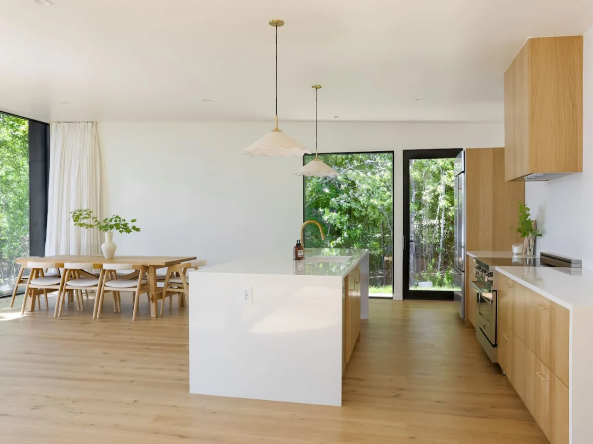 Designer's Glass Waterfront Lakehouse #90