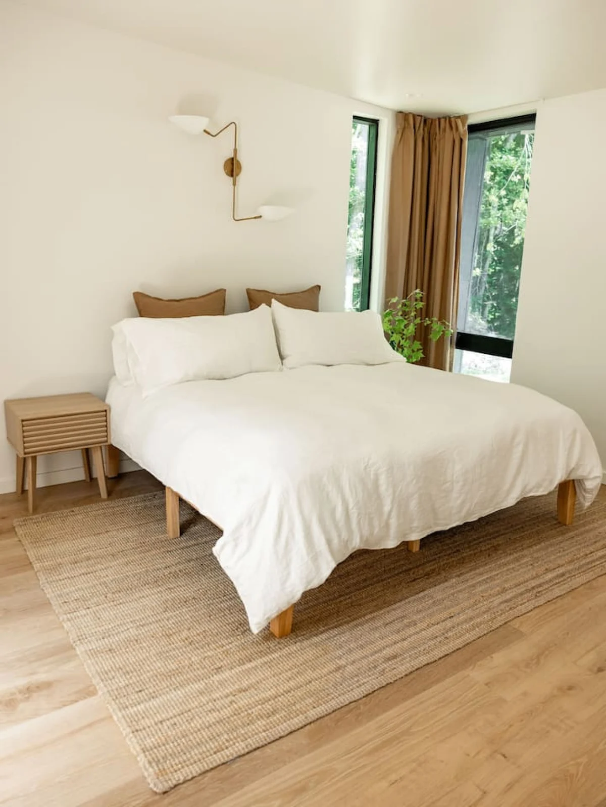 Designer's Glass Waterfront Lakehouse #97