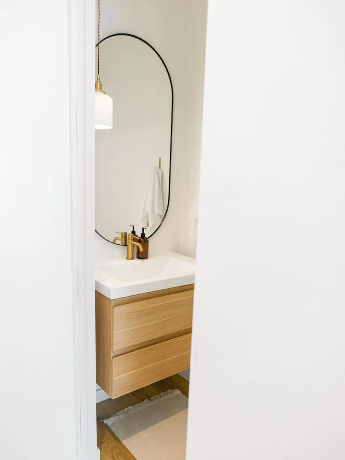 Designer's Glass Waterfront Lakehouse #94