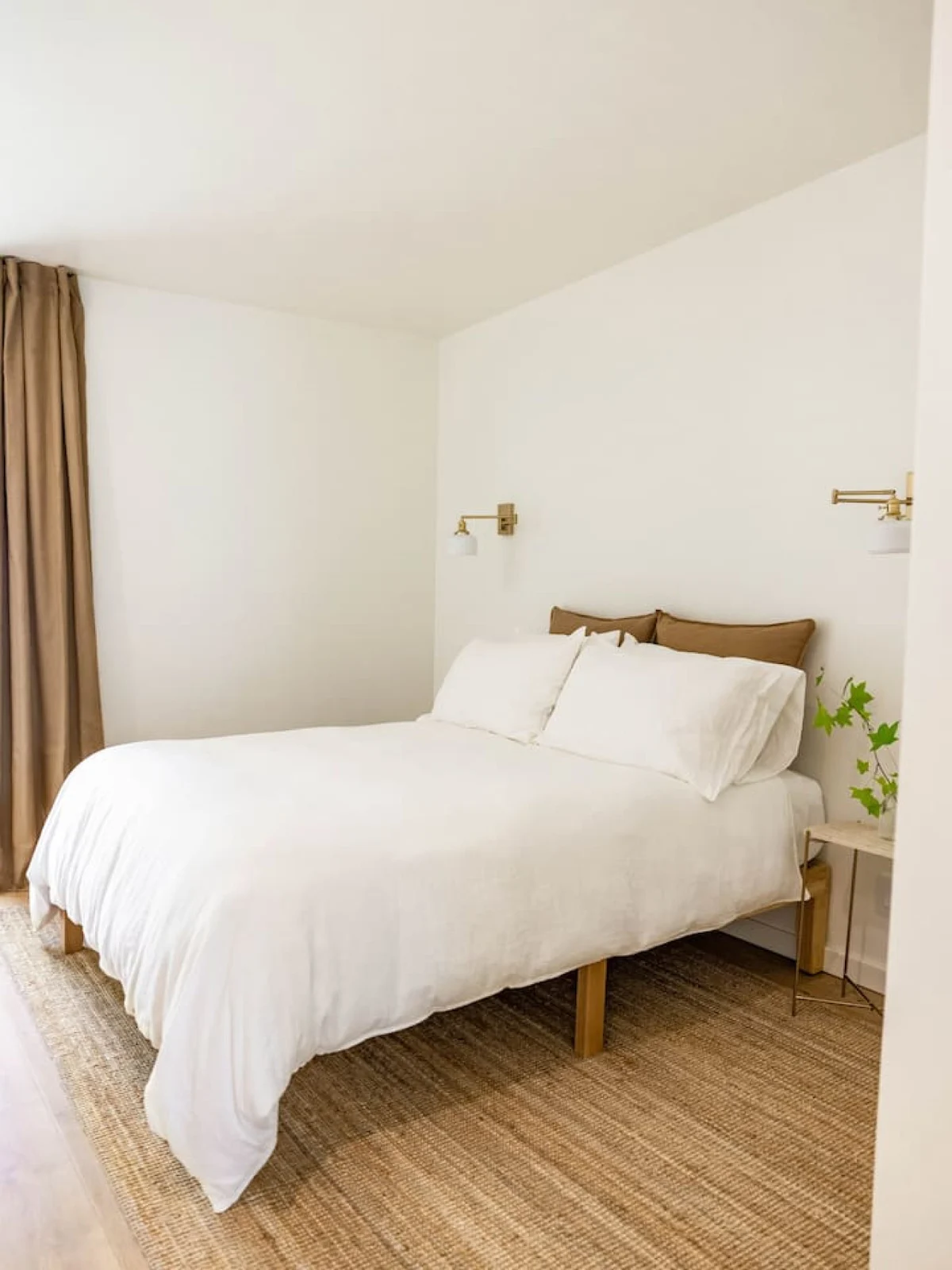 Designer's Glass Waterfront Lakehouse #91