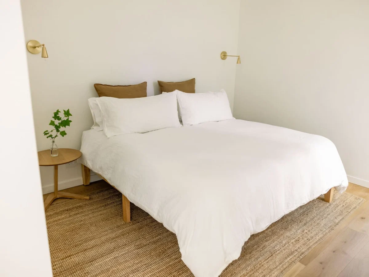 Designer's Glass Waterfront Lakehouse #95