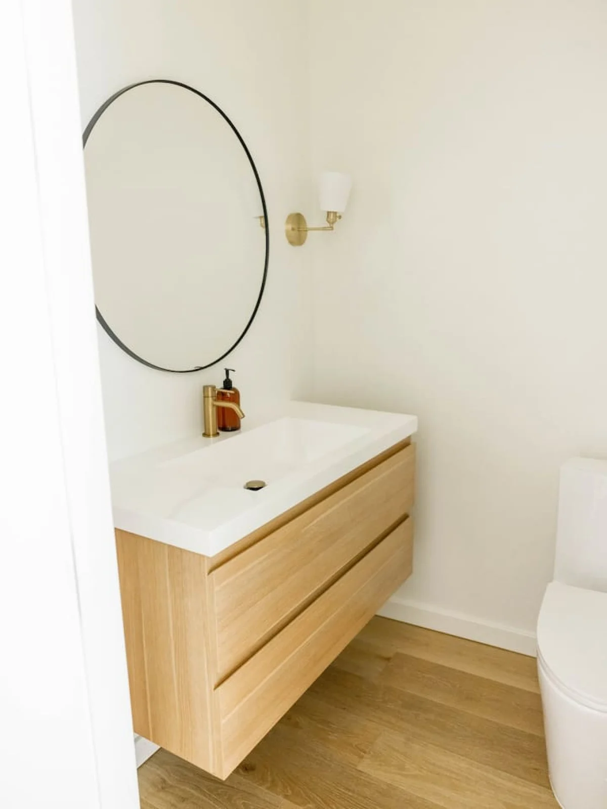 Designer's Glass Waterfront Lakehouse #70