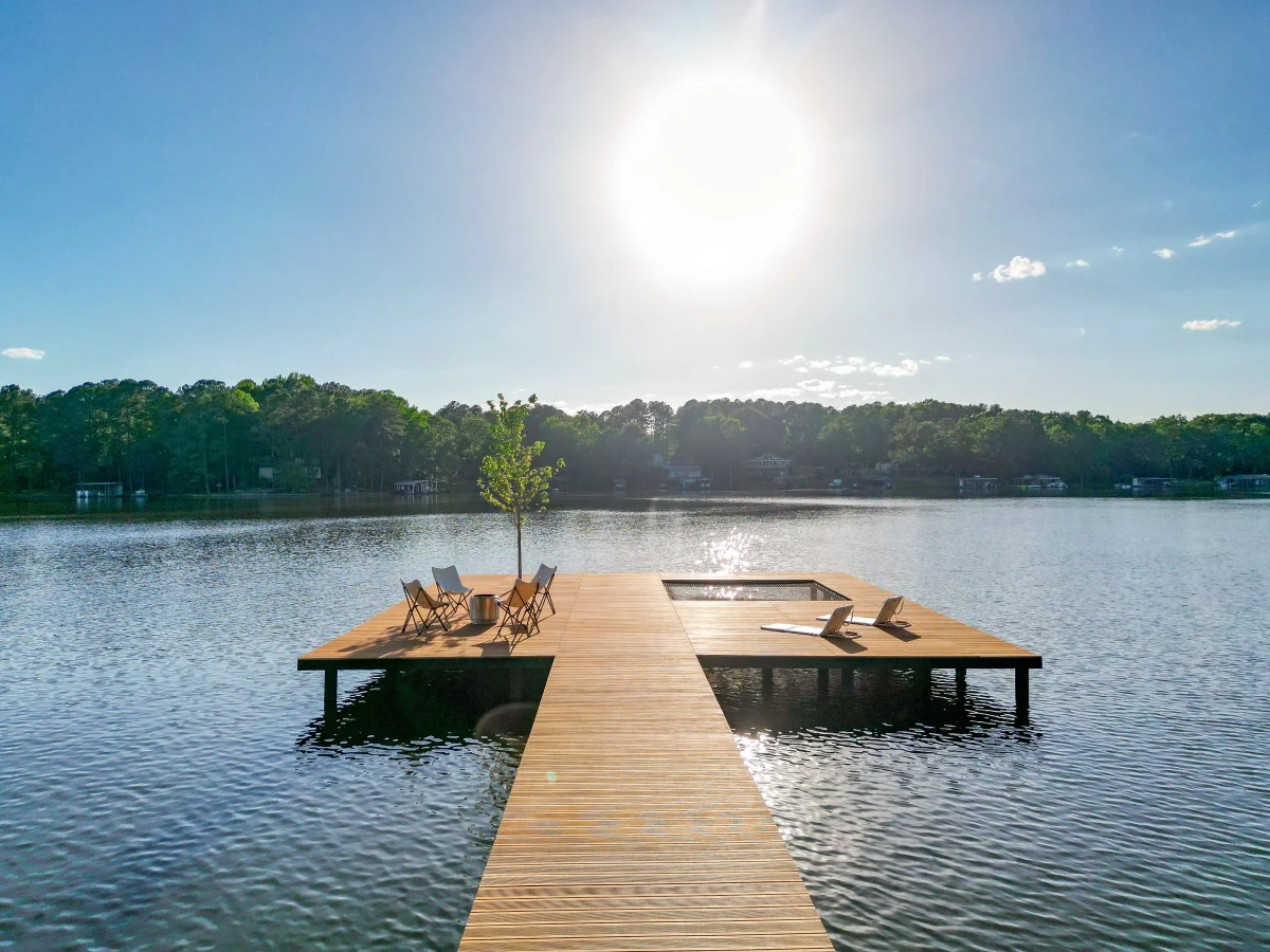 Designer's Glass Waterfront Lakehouse #100