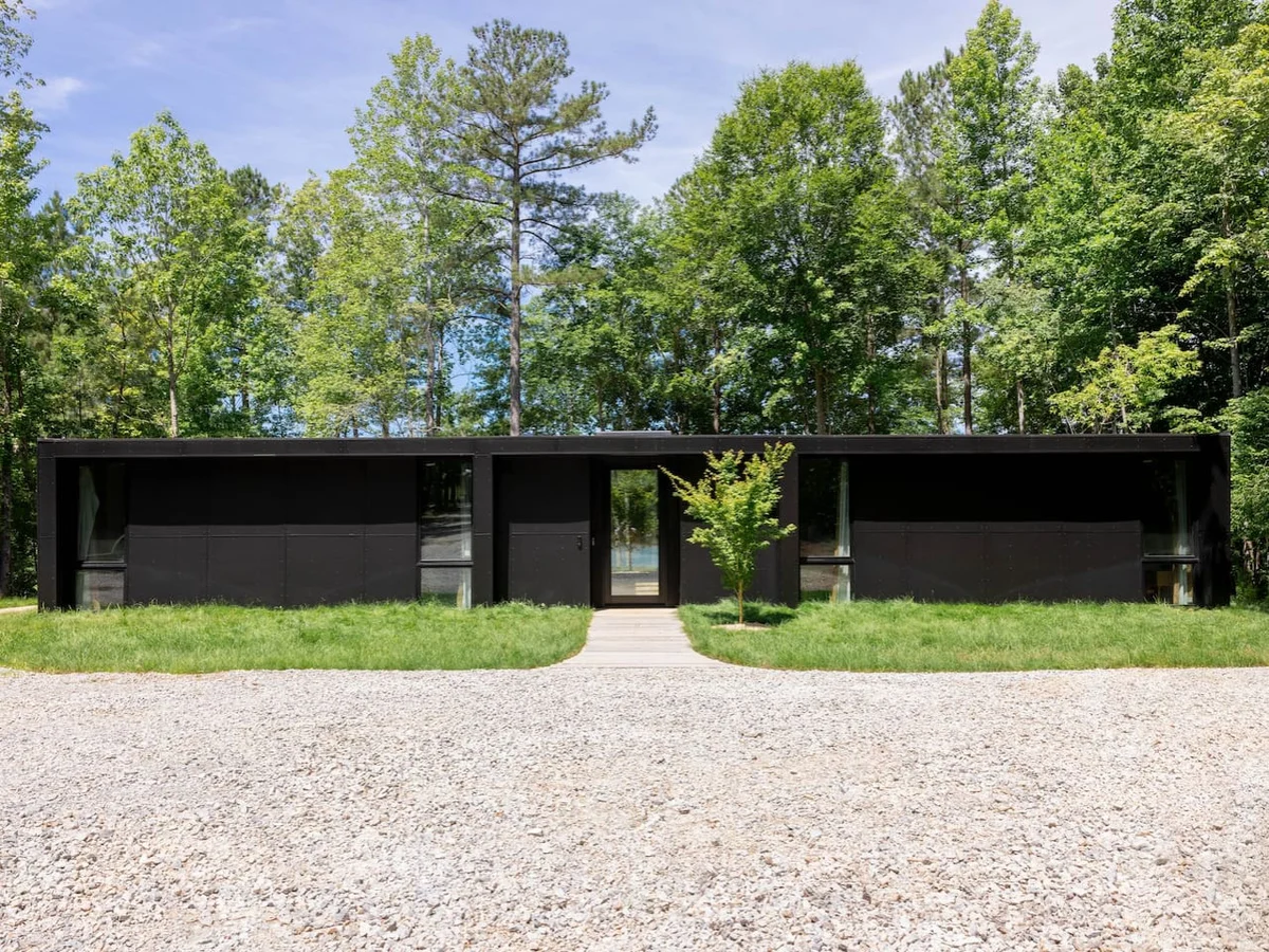 Designer's Glass Waterfront Lakehouse #102