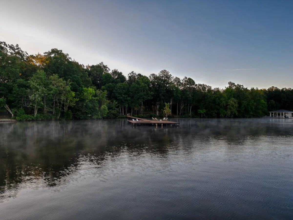 Designer's Glass Waterfront Lakehouse #104