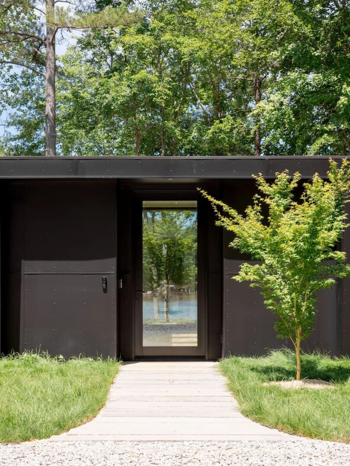 Designer's Glass Waterfront Lakehouse #101