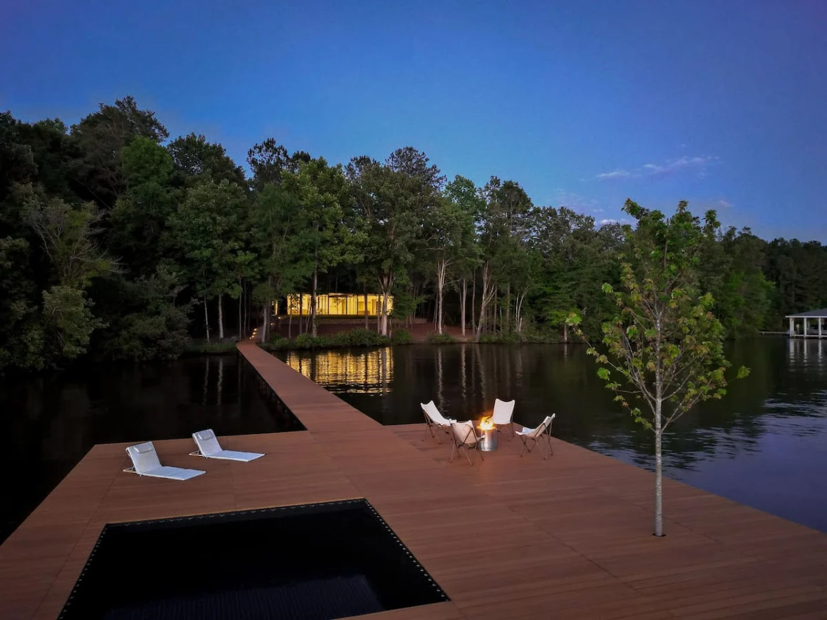 Designer's Glass Waterfront Lakehouse #105