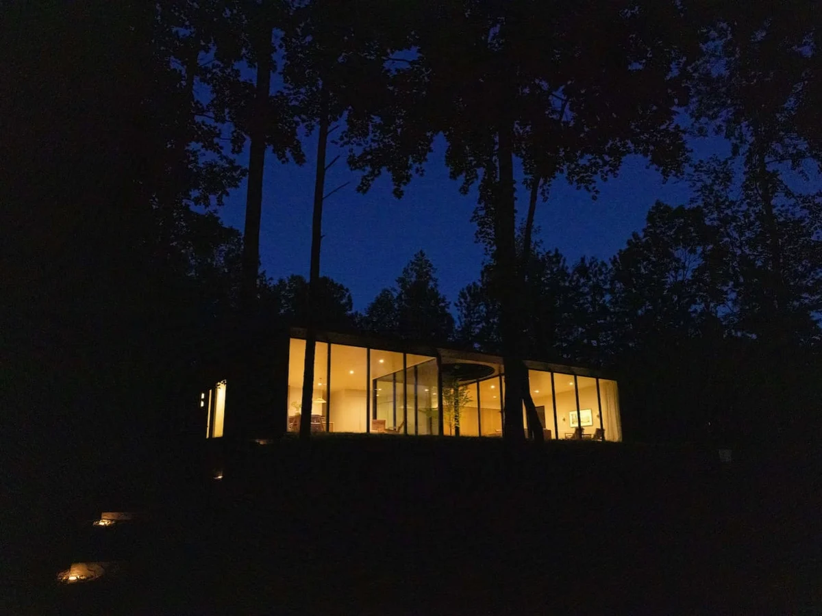 Designer's Glass Waterfront Lakehouse #99