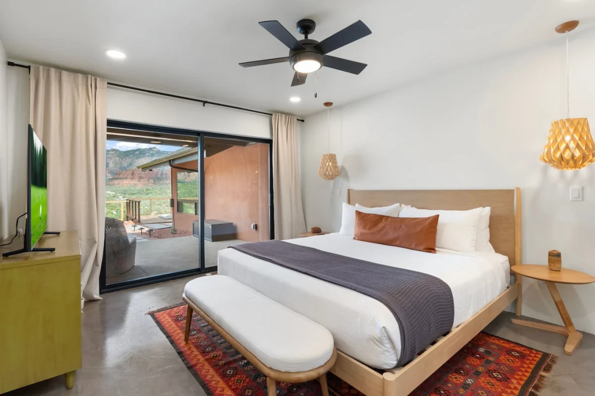 Cliffside Retreat, Hot Tub, Yoga, Views, River #136