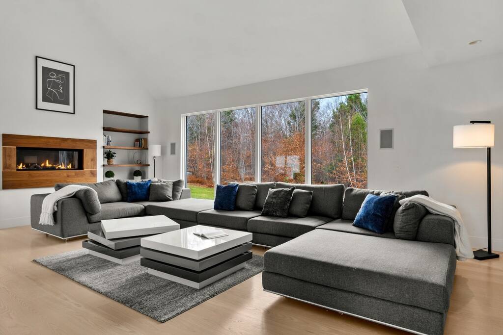 Home in New London property photo 4