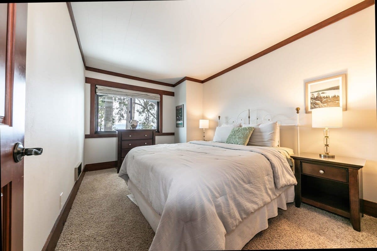 Wander Tahoe Lakeside #24