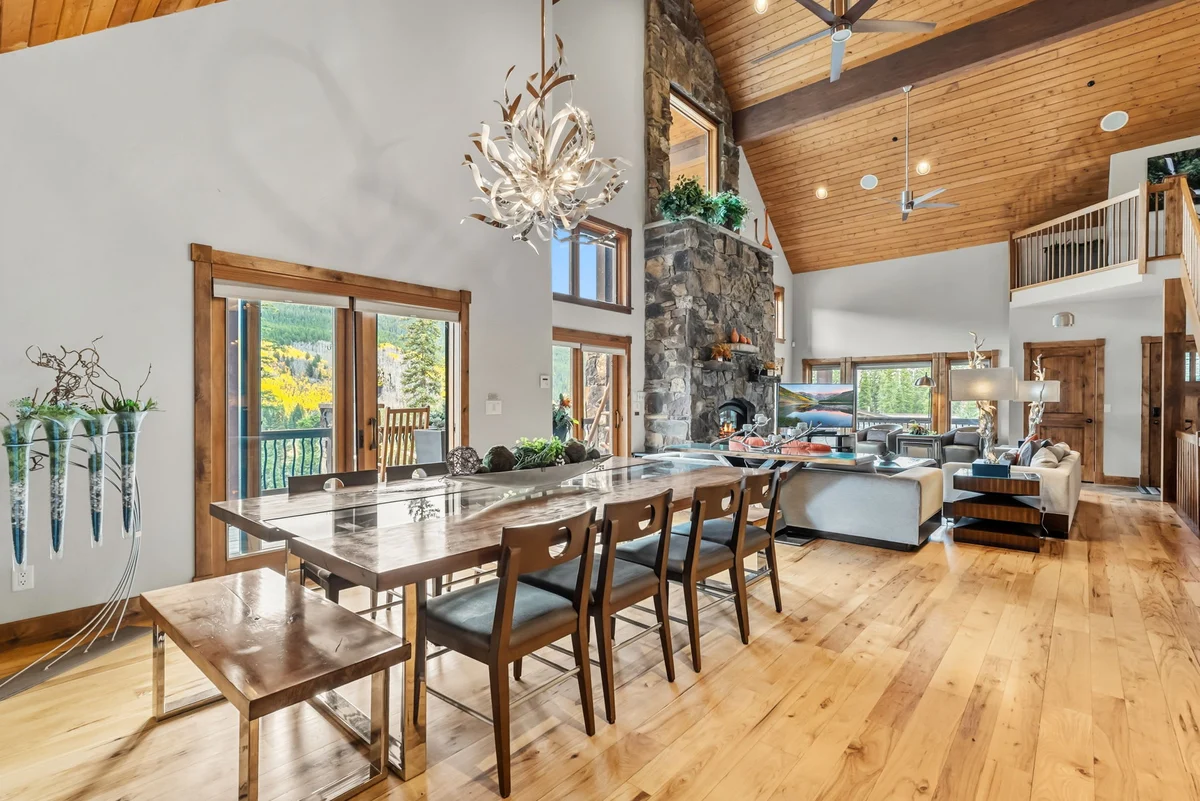 Wander Blue River Lodge #64