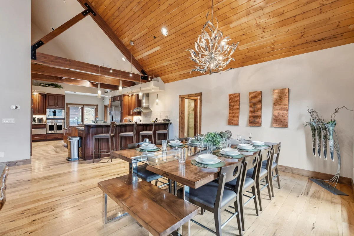 Wander Blue River Lodge #52