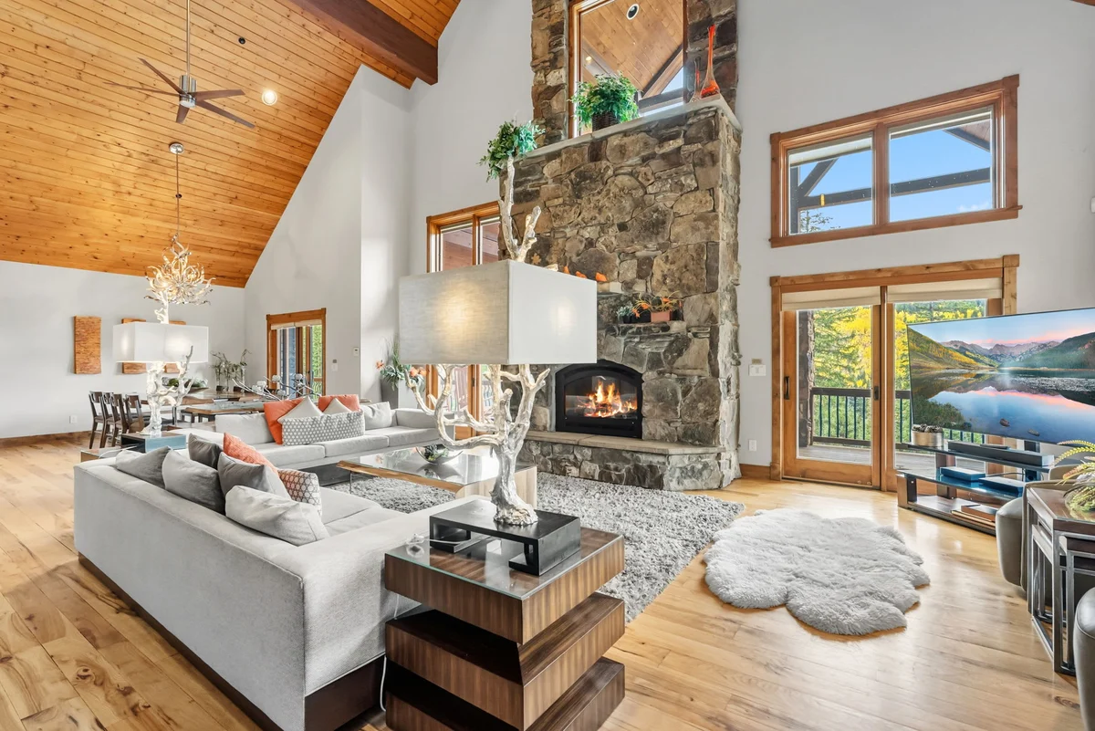 Wander Blue River Lodge #62