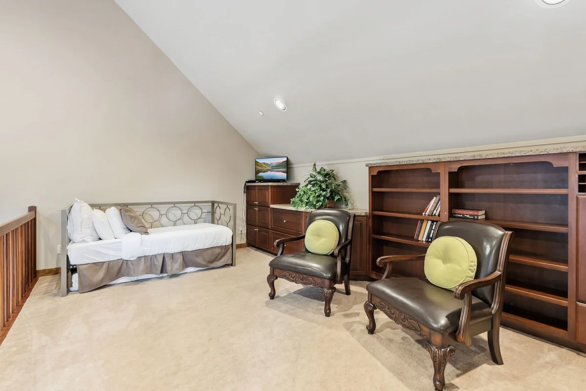 Wander Blue River Lodge #80