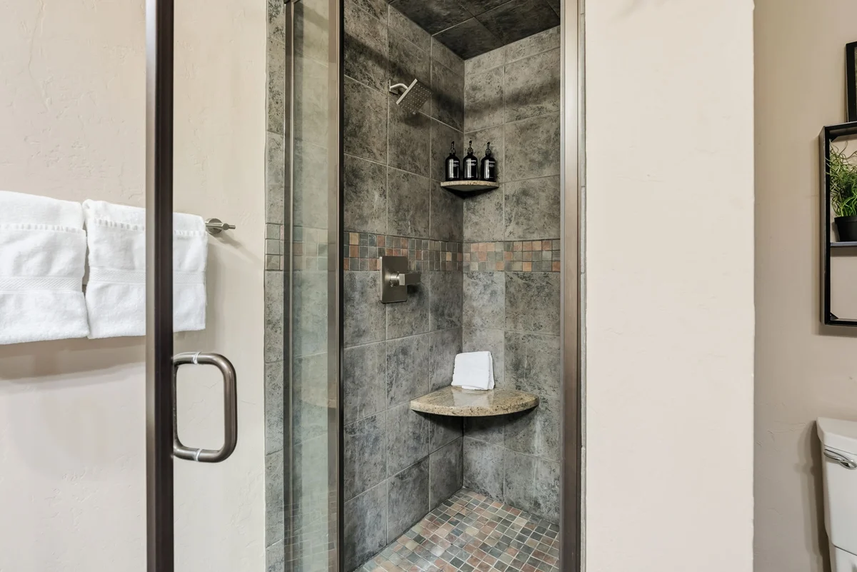 Wander Blue River Lodge #76