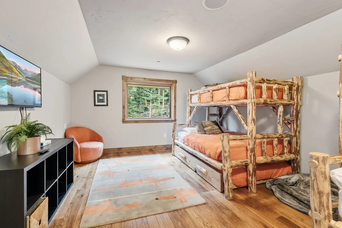 Wander Blue River Lodge #75