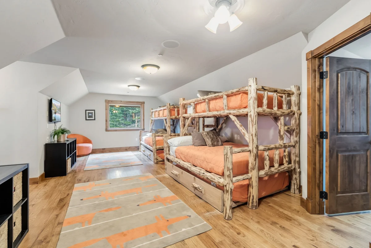 Wander Blue River Lodge #93