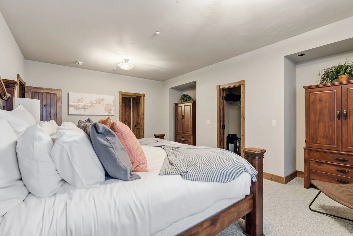 Wander Blue River Lodge #73