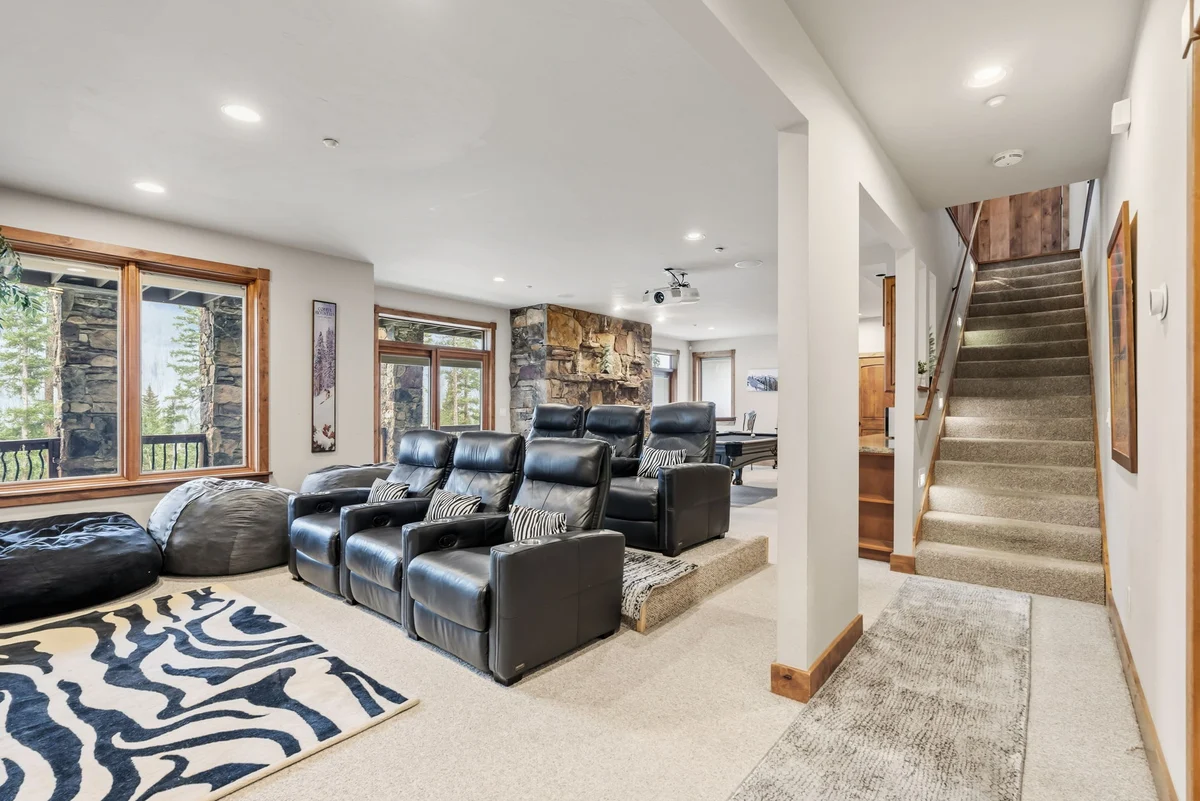 Wander Blue River Lodge #91