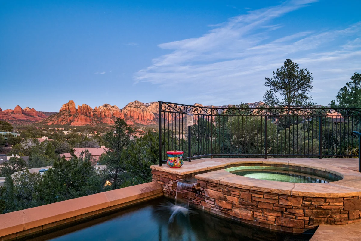 6,000 Sqft Uptown Gem * Heated Pool/Spa/Sauna/View Decks #94