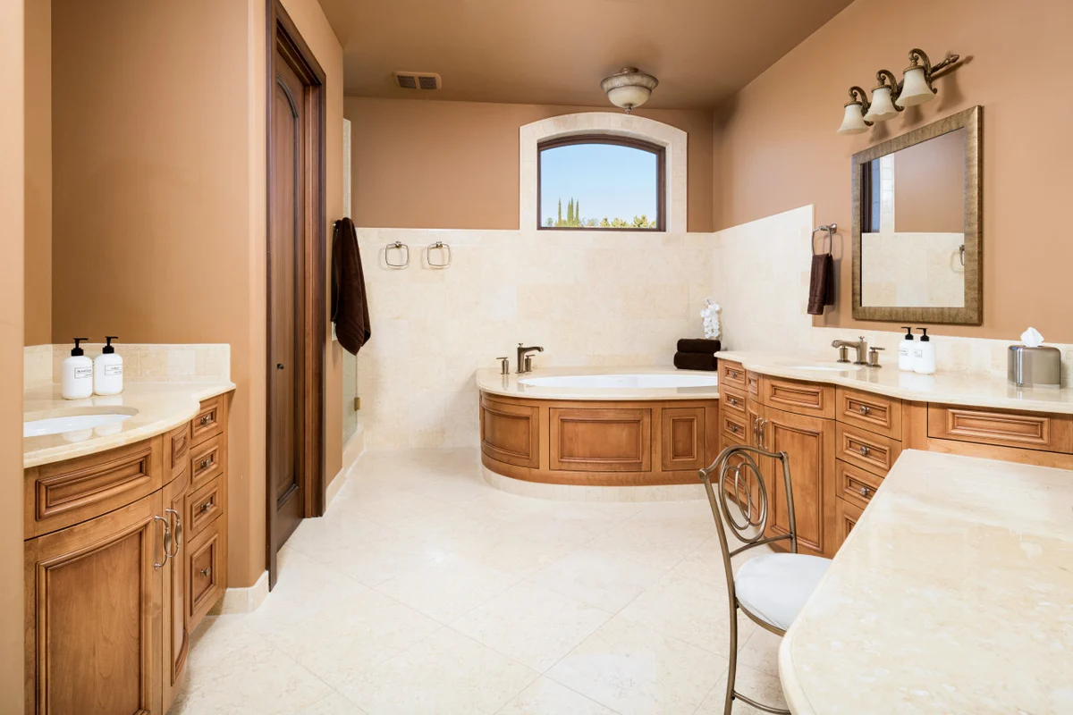 6,000 Sqft Uptown Gem * Heated Pool/Spa/Sauna/View Decks #63