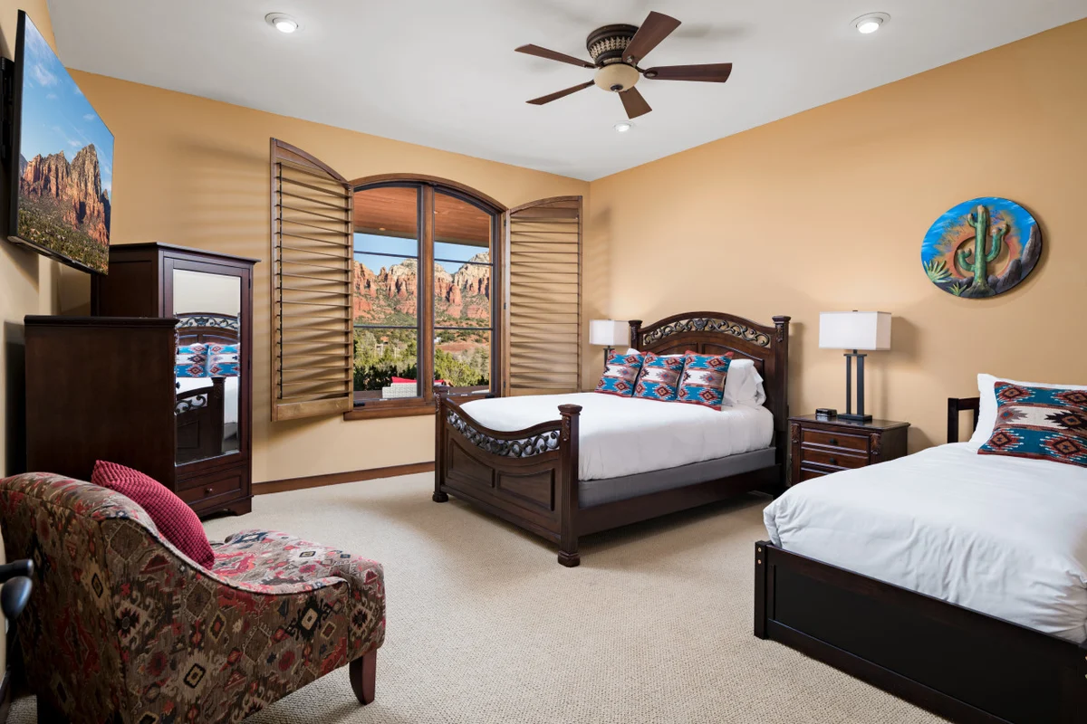 6,000 Sqft Uptown Gem * Heated Pool/Spa/Sauna/View Decks #69