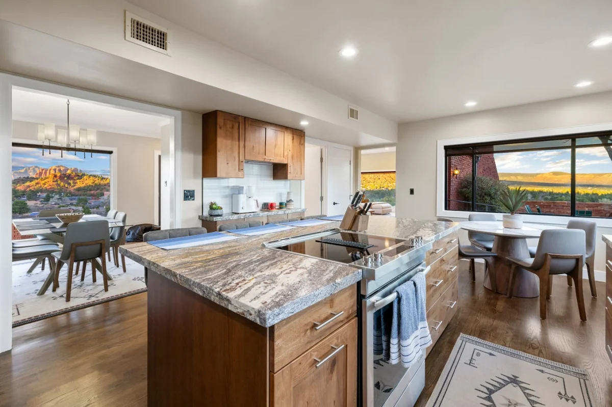 Ravens Rock Retreat: Clifftop Estate w/ 360 Views #80