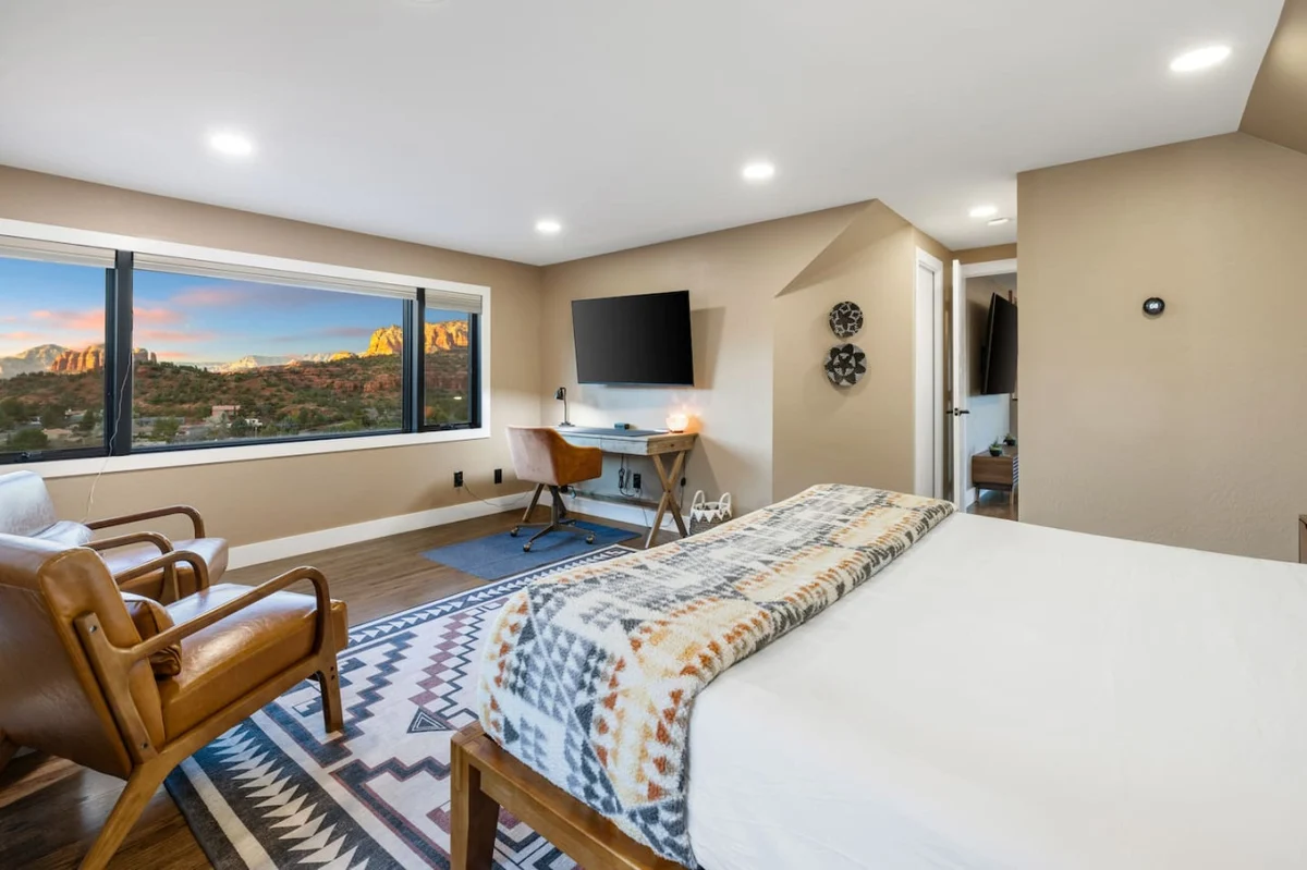 Ravens Rock Retreat: Clifftop Estate w/ 360 Views #94