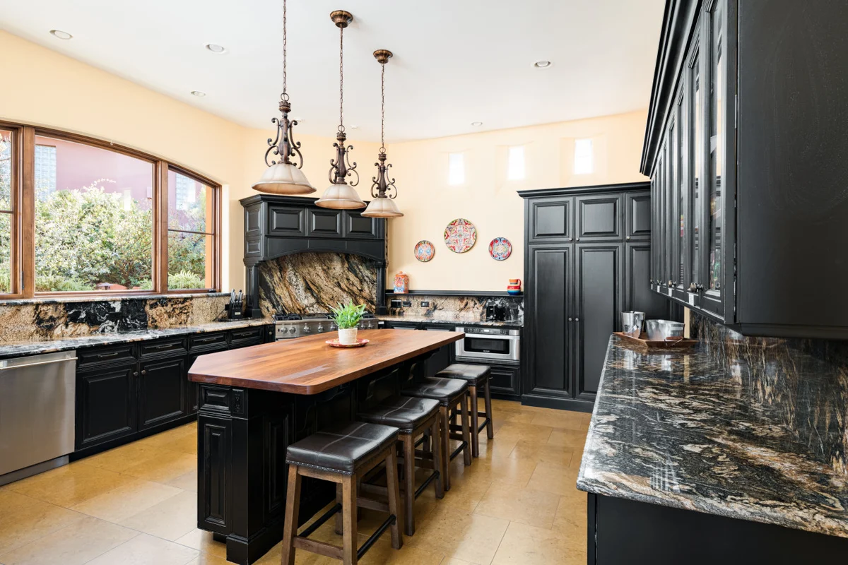 6,000 Sqft Uptown Gem * Heated Pool/Spa/Sauna/View Decks #102