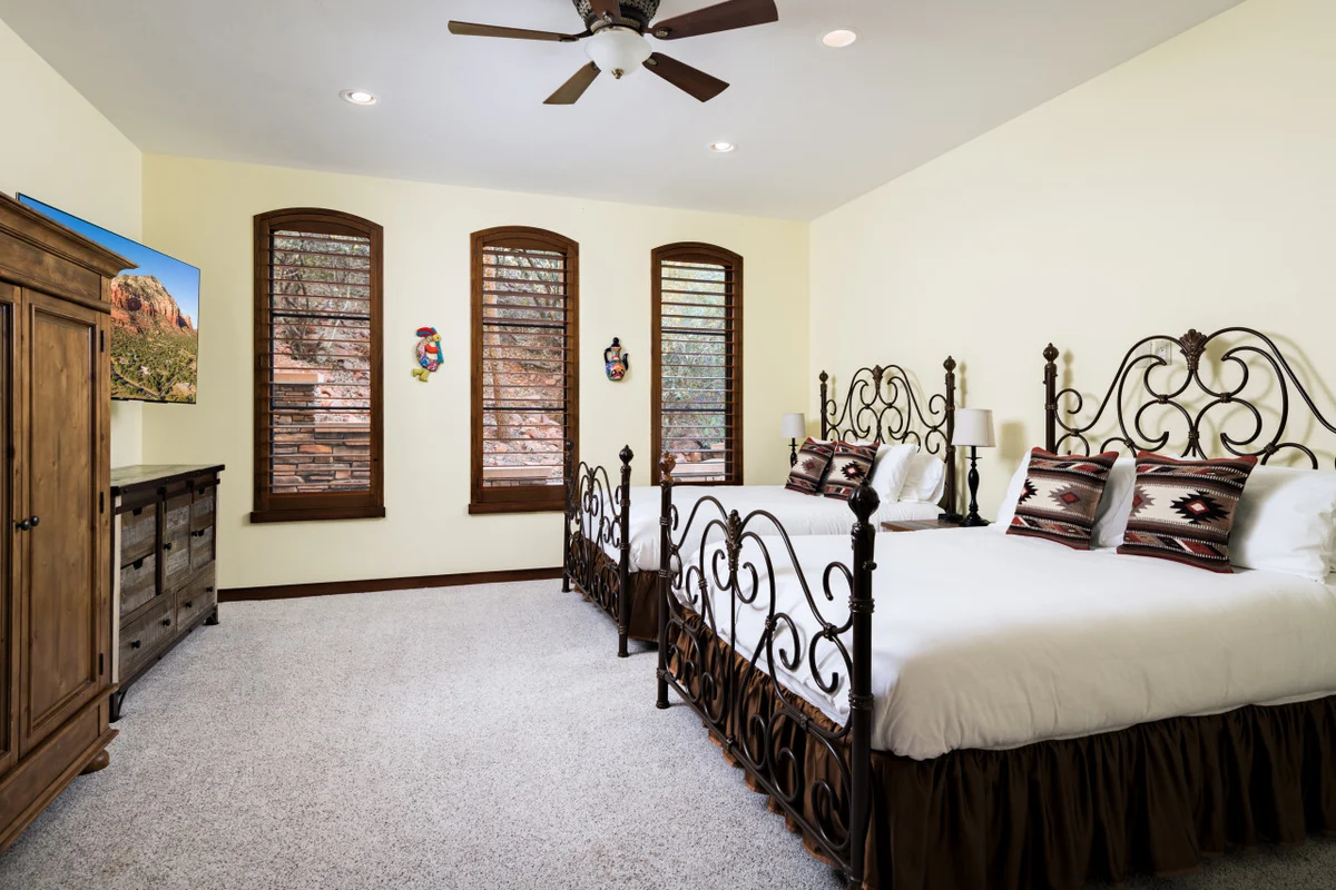 6,000 Sqft Uptown Gem * Heated Pool/Spa/Sauna/View Decks #106