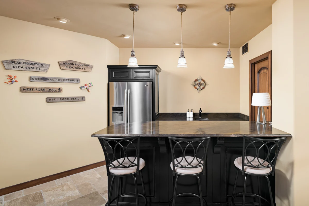 6,000 Sqft Uptown Gem * Heated Pool/Spa/Sauna/View Decks #103