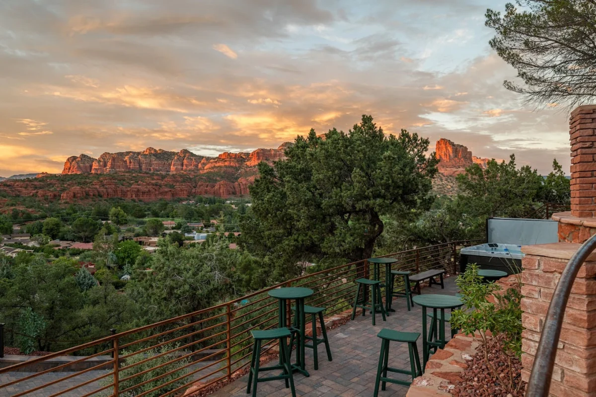 Ravens Rock Retreat: Clifftop Estate w/ 360 Views #95