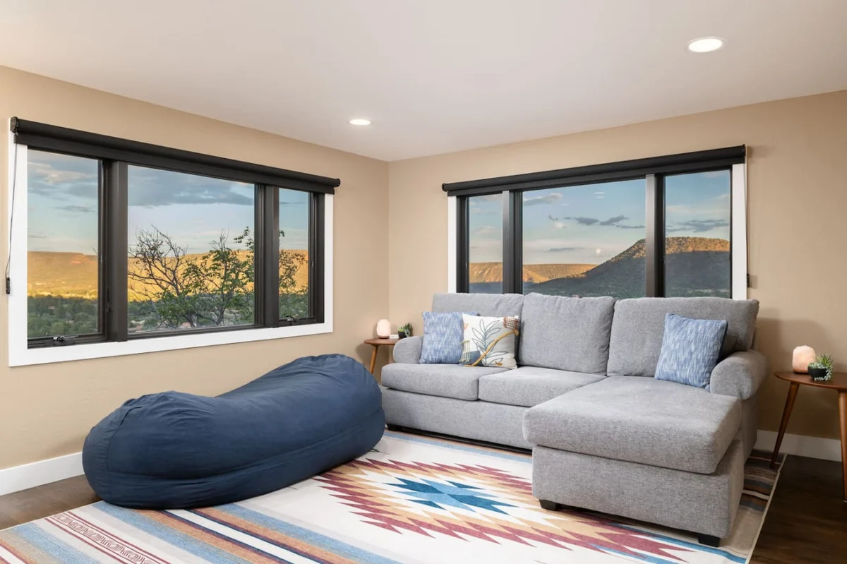 Ravens Rock Retreat: Clifftop Estate w/ 360 Views #104