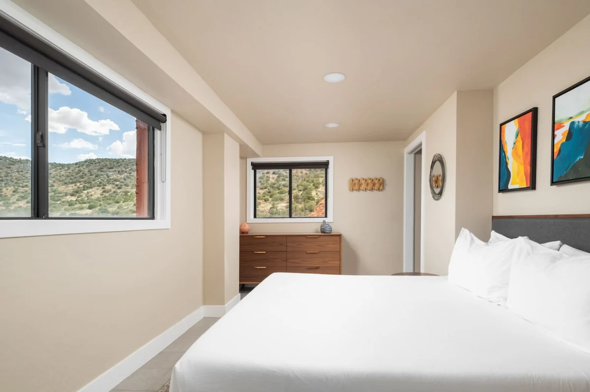 Ravens Rock Retreat: Clifftop Estate w/ 360 Views #105