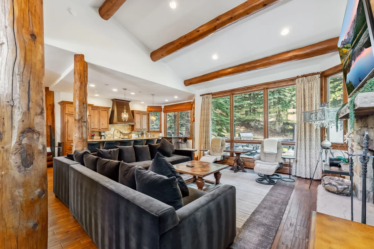 Wander Vail Charm #70