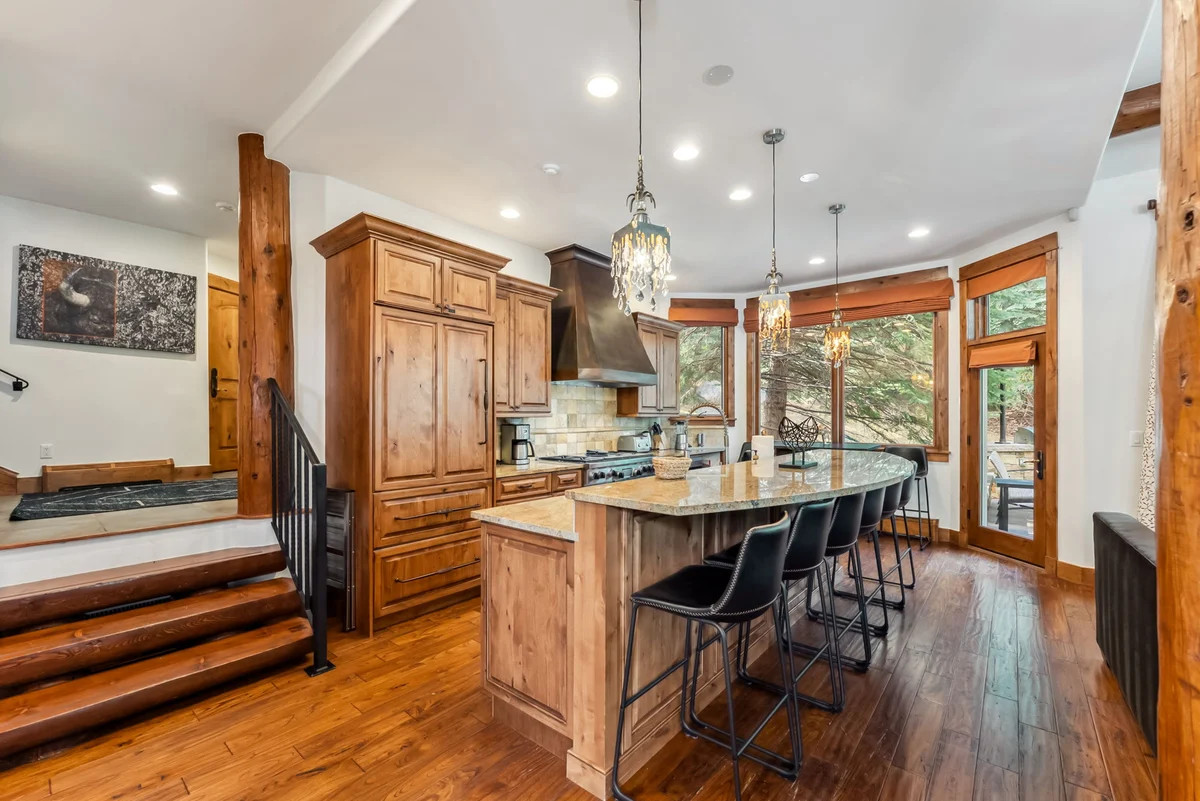 Wander Vail Charm #77