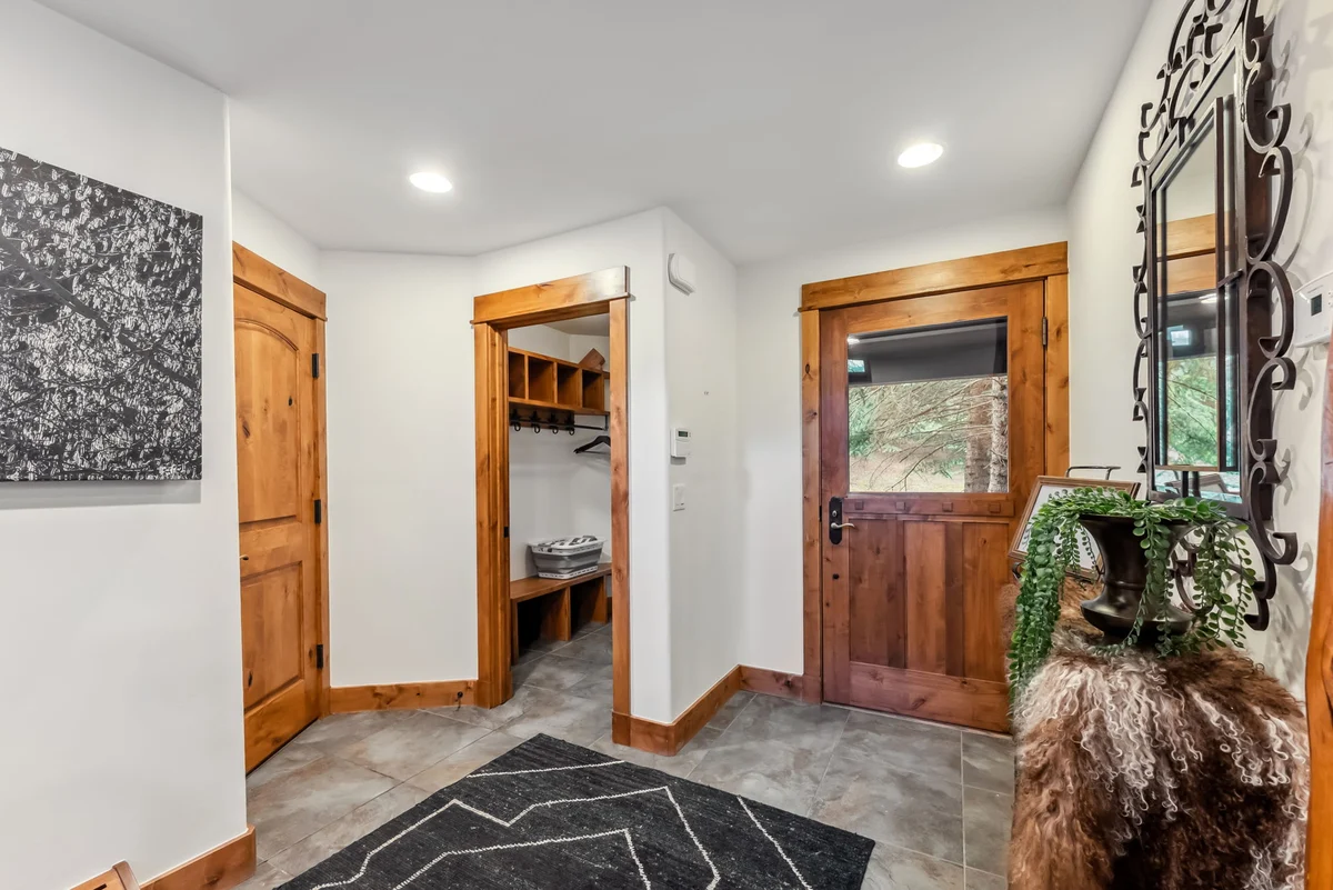 Wander Vail Charm #59