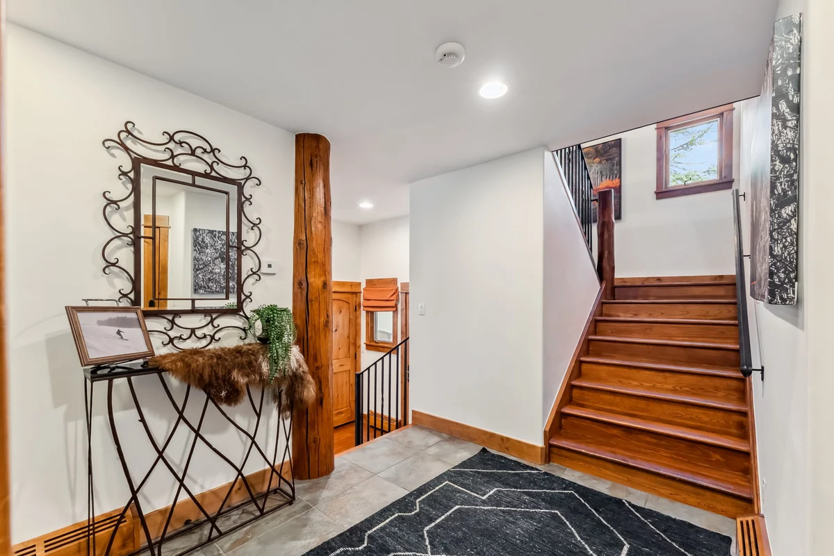 Wander Vail Charm #73