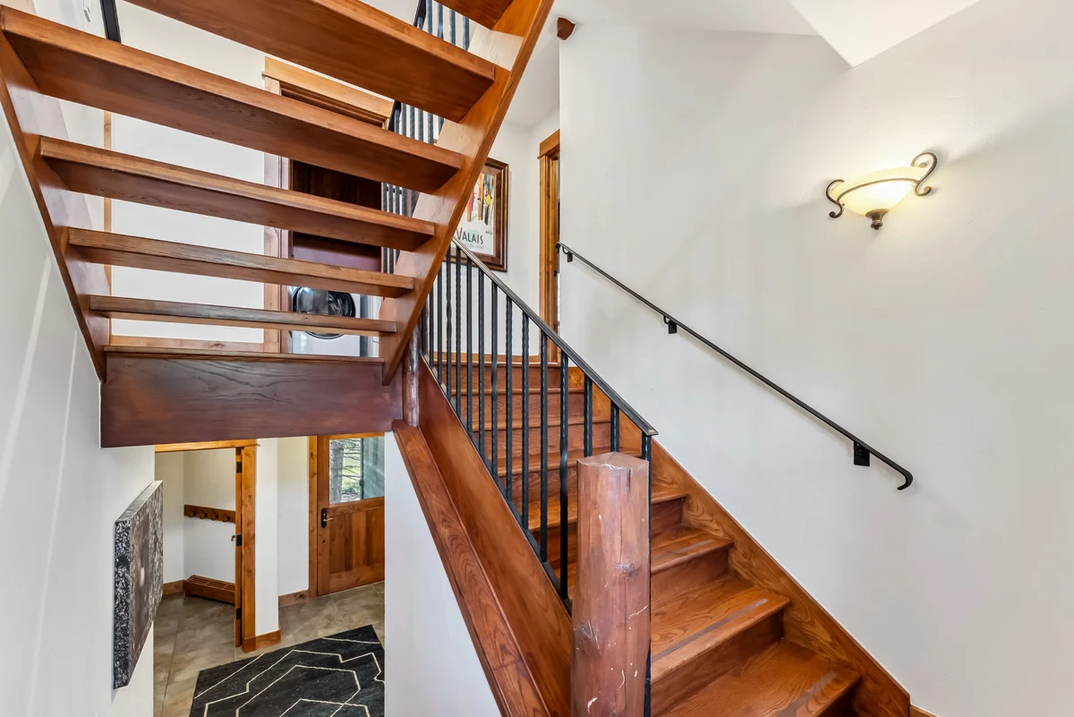 Wander Vail Charm #81